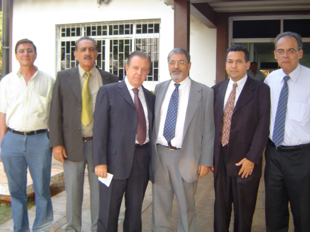 Os assessores do deputado Pedro Tobias, Nelson Redondo e Rubens Benzio; o prefeito de Tatu, Luiz Gonzaga Vieira; o deputado Pedro Tobias, e o vereador bauruense Marcelo Borges<a style='float:right;color:#ccc' href='https://www3.al.sp.gov.br/repositorio/noticia/03-2008/PEDRO TOBIAS HOMENA TATUI B.jpg' target=_blank><i class='bi bi-zoom-in'></i> Clique para ver a imagem </a>